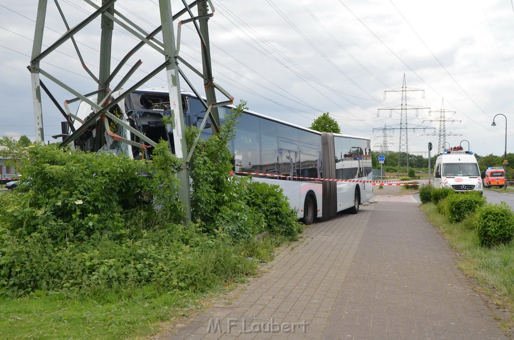 Schwerer Bus Unfall Koeln Porz Gremberghoven Neuenhofstr P199.JPG - Miklos Laubert
